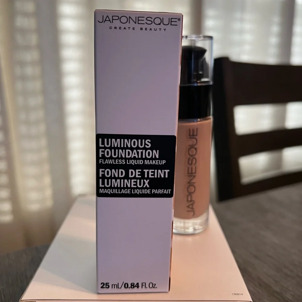 Japonesque Luminous Foundation Flawless Liquid Makeup Shade 05 Full size